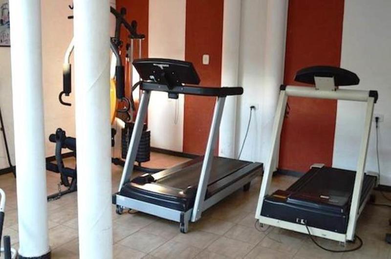 Hotel Monte Rey مونتيس كلاروس المظهر الخارجي الصورة